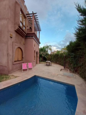 Villa spacieuse et agréable avec piscine privée.